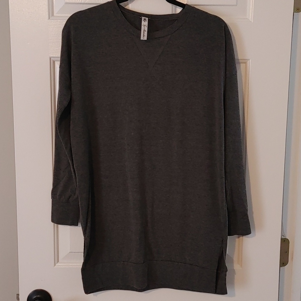 Womens Small Gray Long Sleeve Tunic Side Slits Soft Cozy Would best Fit Md/Lg